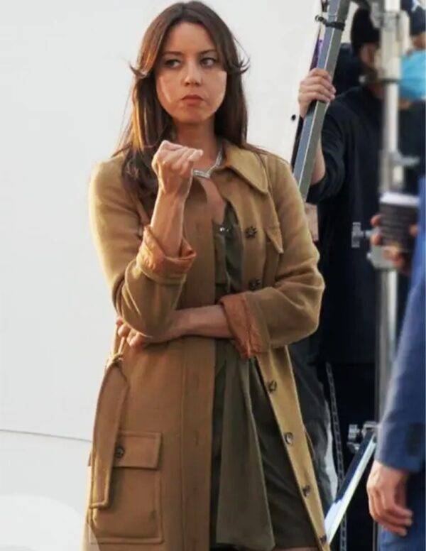 Operation Fortune Ruse De Guerre 2022 Aubrey Plaza Coat